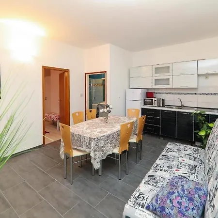 Apartment By The Sea - 19425 Crikvenica
